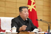 金正恩氏が朝鮮労働党政治局協議会を指導（2022年5月16日付朝鮮中央通信）
