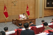 金正恩氏が労働党政治局協議会を指導した（2022年5月29日付朝鮮中央通信）