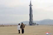 金正恩氏が火星17の発射実験を指導した（2022年11月19日付朝鮮中央通信）