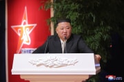 軍創建記念宴で演説した金正恩氏（2023年2月8日付朝鮮中央通信）
