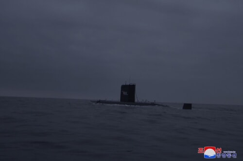 戦略巡航ミサイルの水中発射訓練に動員された潜水艦（2023年3月13日付朝鮮中央通信）