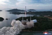 北朝鮮が5月31日に打ち上げた偵察衛星のキャリア・ロケット「チョンリマ1号」（2023年6月1日付朝鮮中央通信）