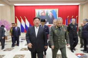 ロシアのショイグ国防相と金正恩氏（2023年7月28日付朝鮮中央通信）