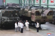 金正恩氏が重要軍需工場を現地指導した（2023年8月6日付朝鮮中央通信）