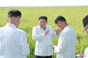 金正恩氏が江原道被災地農場を視察した（2023年8月18日付朝鮮中央通信）