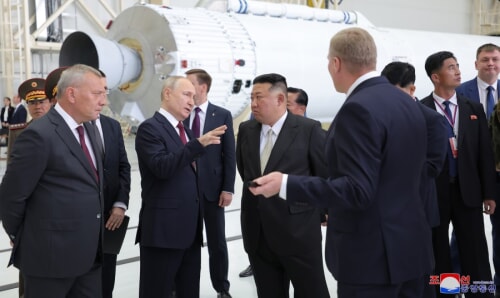 金正恩氏がロシアのストーチヌイ宇宙発射場でプーチン氏と対面した（2023年9月14日付朝鮮中央通信）
