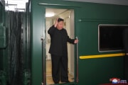 10日、専用列車でロシアへ向け出発した金正恩氏（2023年9月12日付朝鮮中央通信）