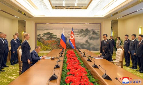 崔善姫外相とラブロフ外相が会談した（2023年10月20日付朝鮮中央通信）