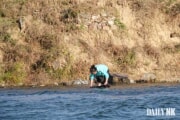 鴨緑江で洗濯をする北朝鮮の女性（画像：デイリーNK）