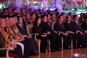 金正恩氏とジュエ氏が北朝鮮軍創建76周年の宴会に参加した（2024年2月9日付朝鮮中央通信）