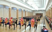 朝鮮労働党と北朝鮮政府の幹部が錦繍山太陽宮殿を参拝した（2024年2月17日付朝鮮中央通信）