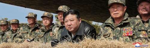金正恩氏が北朝鮮軍砲撃訓練を指導した（2024年3月8日付朝鮮中央通信）