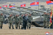 金正恩氏が北朝鮮軍戦車兵の対抗訓練競技を指導した（2024年3月14日付朝鮮中央通信）