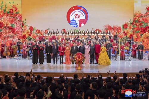 金正恩氏が中国中央民族楽団の公演を鑑賞した（2024年4月14日付朝鮮中央通信）