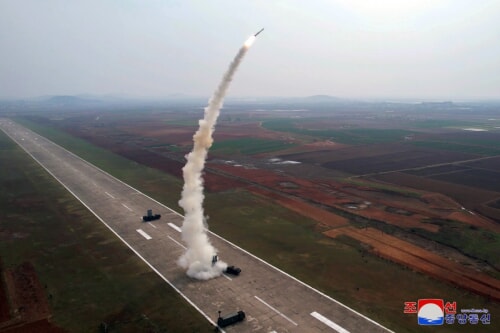 北朝鮮のミサイル総局が戦略巡航ミサイルと新型対空ミサイルの実験を行った（2024年4月20日付朝鮮中央通信）