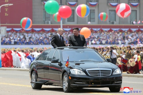 プーチン氏を歓迎する儀式が金日成広場で行われた（2024年6月20日付朝鮮中央通信）