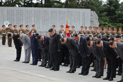 金正恩氏が大城山革命烈士陵を訪れた(2024年7月27日付朝鮮中央通信)