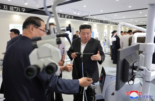 金正恩氏が重要機械工場を視察した（2024年7月3日付朝鮮中央通信）