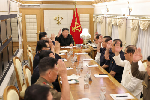 金正恩氏が労働党政治局非常拡大会議に出席した（2024年7月31日付朝鮮中央通信）