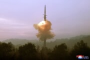 10月31日に行われたICBM「火星－19」の試射（2024年11月1日付朝鮮中央通信）