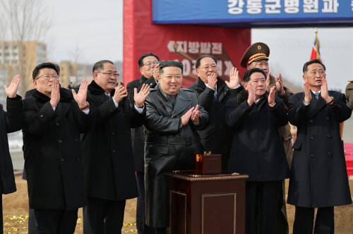 金正恩氏が江東郡病院の着工式に出席した(2025年2月7日付労働新聞)