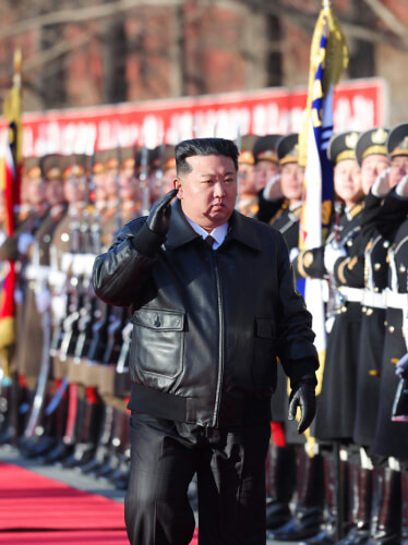 金正恩氏が北朝鮮軍創建77周年に際して国防省を記念訪問した（2025年2月9日付労働新聞）