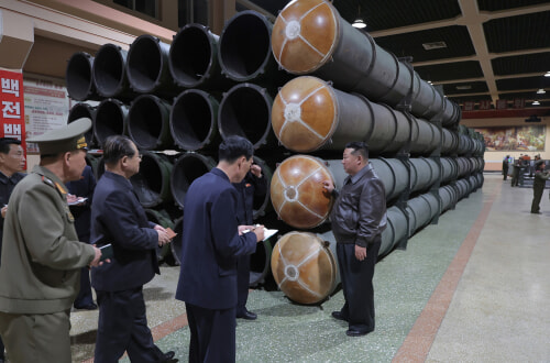 金正恩氏が第2経済委員会傘下の軍需工場を現地指導した（2025年5月7日付労働新聞）