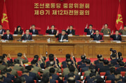 金正恩氏が朝鮮労働党第8期第12回を司会した（2025年6月24日付労働新聞）