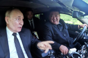 プーチン氏がプレゼントしたアウルス・セナートを金正恩氏が運転した（2025年6月19日）