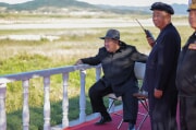 金正恩氏が無人攻撃機の試験を視察した（2025年9月19日付労働新聞）