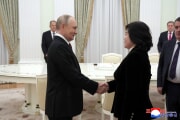 北朝鮮の崔善姫外相とロシアのプーチン大統領が会談した（2025年10月28日付朝鮮中央通信）
