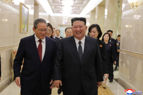 中国の李強首相と北朝鮮の金正恩総書記（2025年10月10日付朝鮮中央通信）
