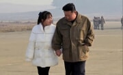 金正恩氏と娘（2022年11月19日朝鮮中央テレビ）