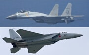中国海軍のJ-15戦闘機と航空自衛隊のF-15戦闘機（防衛省提供）