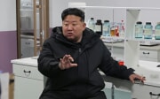 金正恩氏が地方工場を視察した（2025年12月5日付労働新聞）