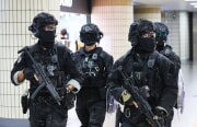 韓国の警察特攻隊（NEWSIS）