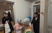 温堡勤労者休養所を訪れた金正恩氏（朝鮮中央テレビ）
