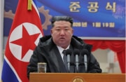 竜城機会連合企業所で演説した金正恩氏（2026年1月20日付朝鮮中央通信）