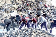 三池淵の労働現場に動員された北朝鮮の大学生たち（労働新聞）