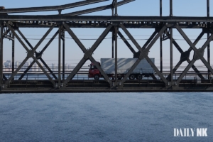 北朝鮮と中国の国境を流れる鴨緑江にかかる中朝友誼橋（デイリーNK）