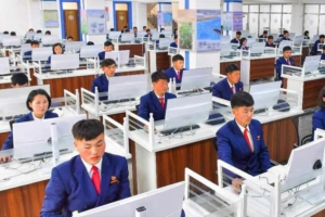 北朝鮮の学校（労働新聞）